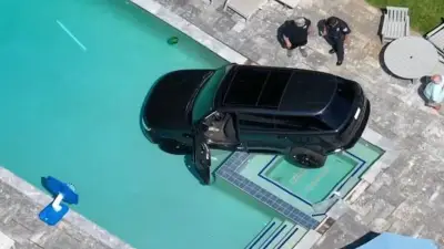 Driver crashes into pool in Harwich